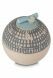 Handgefertigte Kleinurne aus keramik mit graue Streifen