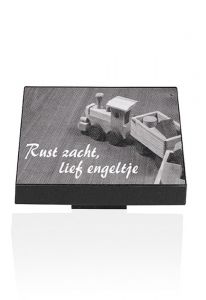 Granitgedenkstein mit Lasergravur 'Quadrat'