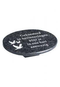 Granitgedenkstein 'Oval mit drei Vögeln' in verschiedenen Farben