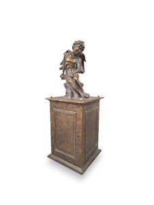 Engelurne ‚Engel der Erinnerung‘ auf Säule in versch. Farben